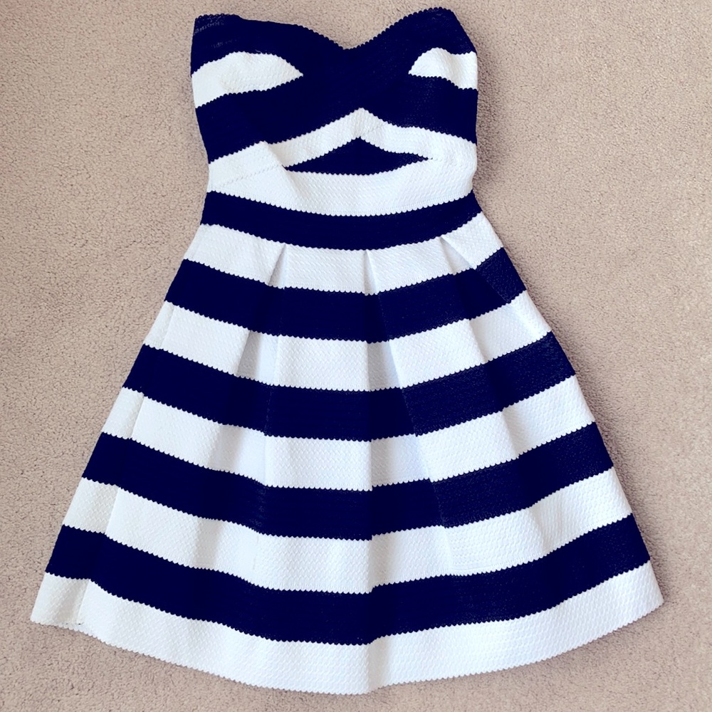 🖤🤍Beautiful black & white striped dress🖤🤍